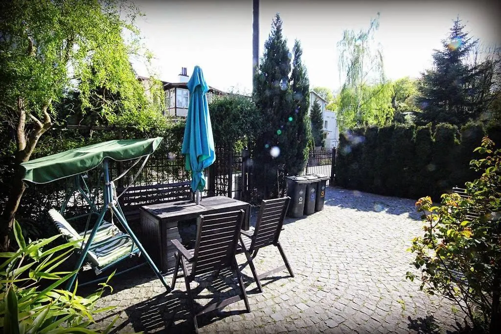 Apartament Z Ogrodkiem Daire Sopot